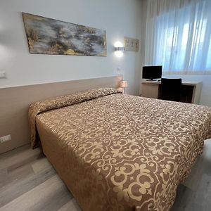 Camera con letto king size